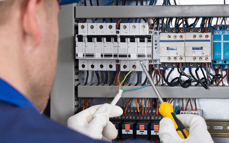 cherche électricien Les Lilas